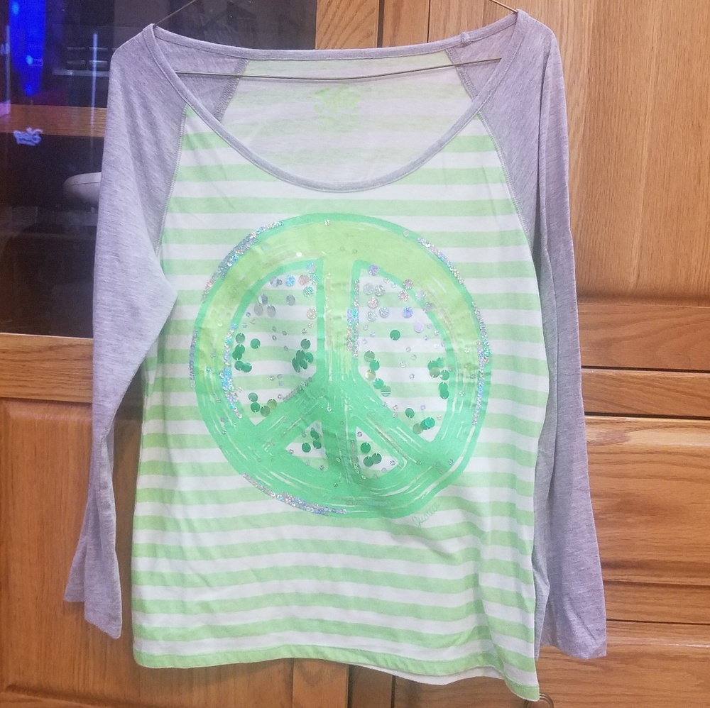 Grey and green peace tee